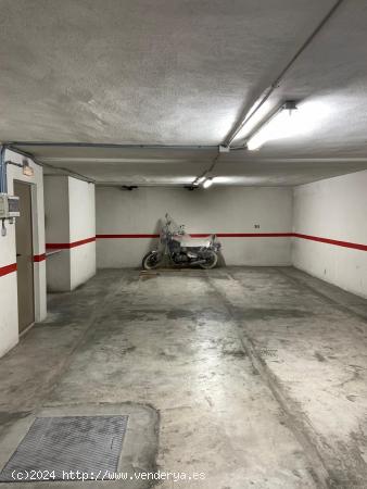 Se vende Plaza de Parking con ascensor en zona Ayuntamiento - VALENCIA