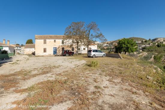 ESTUPENDA CASA-CORTIJO EN CORTES DE BAZA - GRANADA