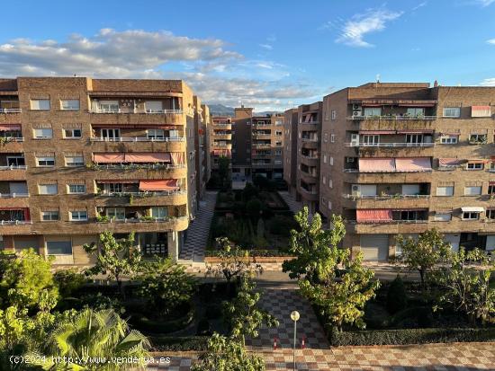  Piso de alquiler en Parque del Genil. - GRANADA 