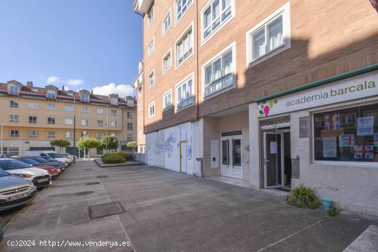  Local Comercial en Urbanización La Barcala (Cambre) - A CORUÑA 