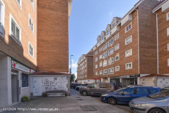 Local Comercial en Urbanización La Barcala (Cambre) - A CORUÑA