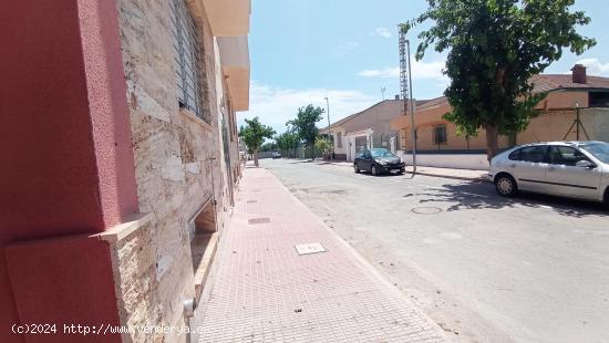 SE VENDE PARCELA EN LOS ALCÁZARES  245M2 - MURCIA