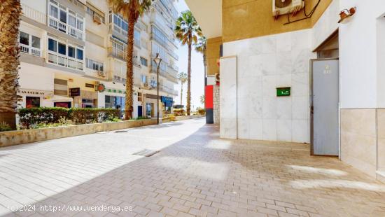  LOCAL COMERCIAL A LA VENTA EN LA MALAGUETA - MALAGA 