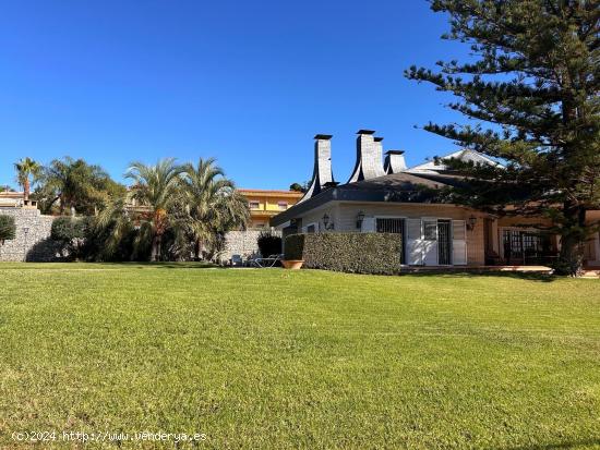 Se Vende Impresionante Chalet en Cumbres de Calicanto. - VALENCIA