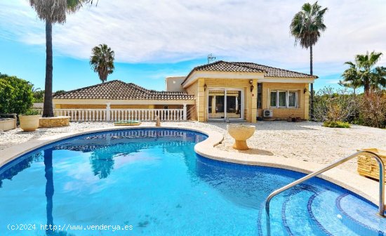 Villa en venta en Orihuela (Alicante)