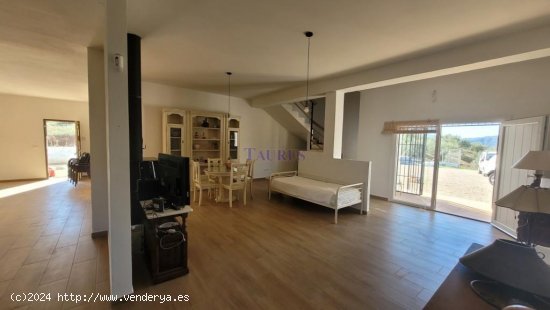 Villa en venta en Riogordo (Málaga)