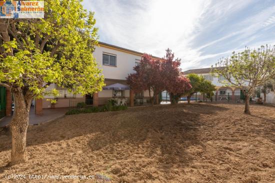  Dos casas en parcela de 724m con huerto y piscina - GRANADA 