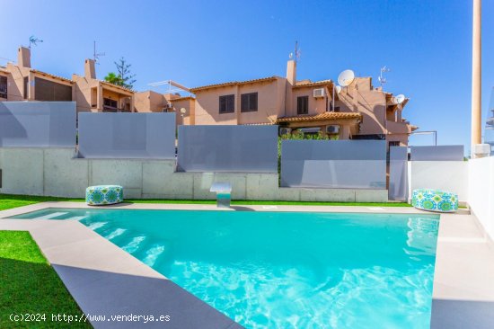 Villa en venta a estrenar en Torrevieja (Alicante)