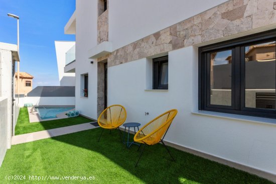 Villa en venta a estrenar en Torrevieja (Alicante)