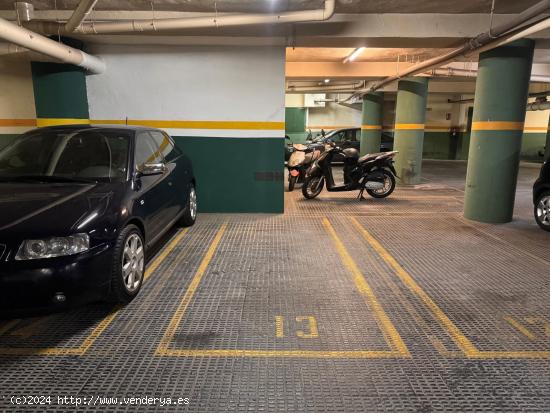 PLAZA DE PARKING EN ALQUILER PARA COCHE PEQUEÑO EN LA CALLE ENTENÇA - BARCELONA