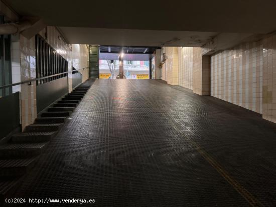 PLAZA DE PARKING EN ALQUILER PARA COCHE PEQUEÑO EN LA CALLE ENTENÇA - BARCELONA