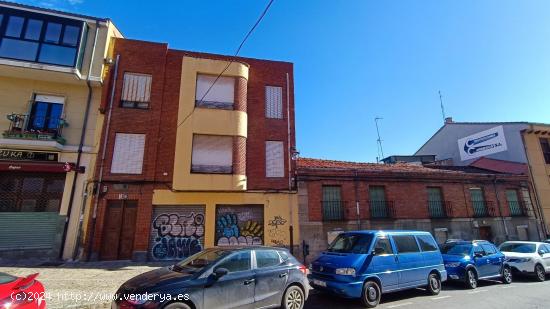 SOLAR CENTRICO JUNTO A LA CATEDRAL - LEON