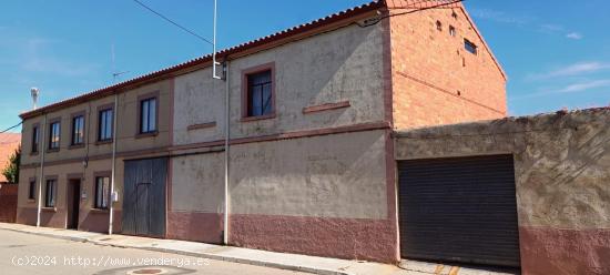 CASA CON TERRENO EN POBLADURA DE PELAYO GARCIA - LEON