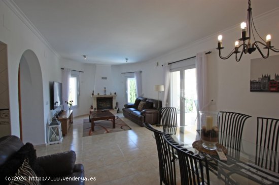 Villa en venta en Orba (Alicante)