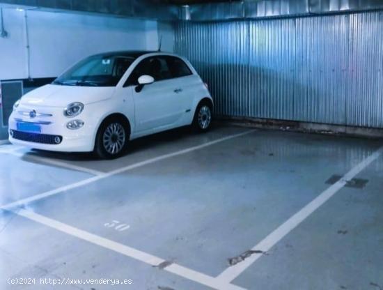 Plaza de garaje para coche grande - MADRID