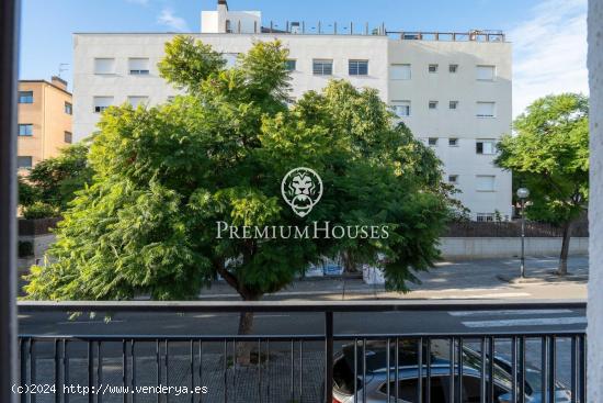 Casa de pueblo con vistas despejadas en Can Pei - BARCELONA