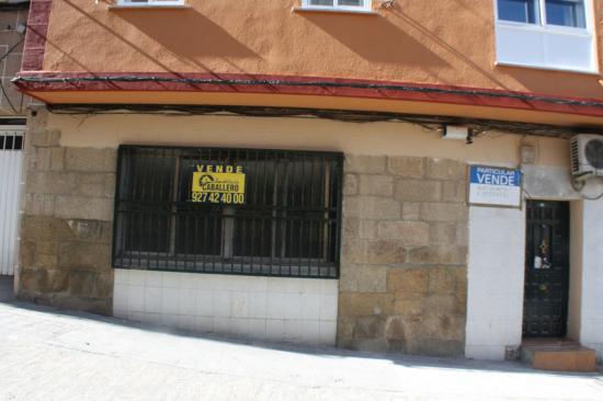 local en engracia de Monroy junto a sor Valentina Mirón - CACERES