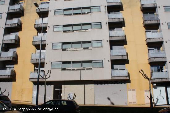  LOCAL EN VENTA EN AVENIDA SALAMANCA - CACERES 