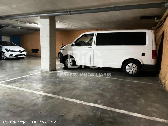  Parking para coche mediano-grande - BARCELONA 