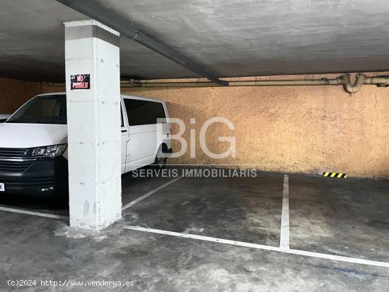 Parking para coche mediano-grande - BARCELONA