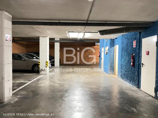 Parking para coche mediano-grande - BARCELONA