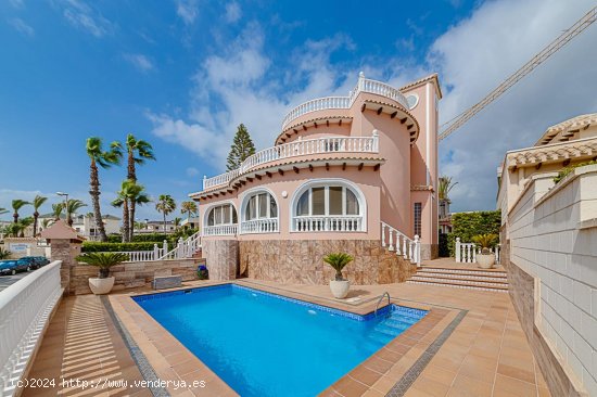  Villa en venta en Orihuela (Alicante) 