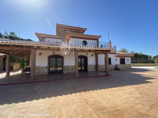 Villa en venta en Sayalonga (Málaga)