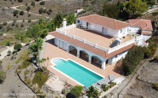 Villa en venta en Sayalonga (Málaga)