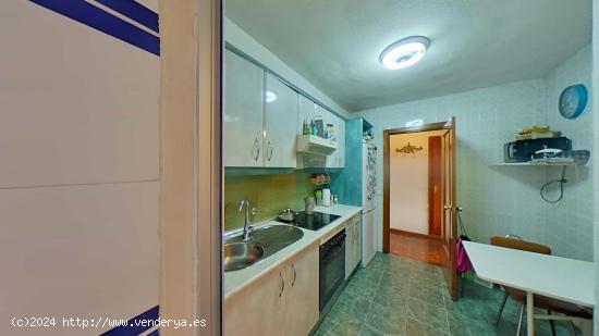 ¡GRAN OPORTUNIDAD! Se Vende piso de tres habitaciones con ascensor, en la Zona de Iviasa. - MADRID