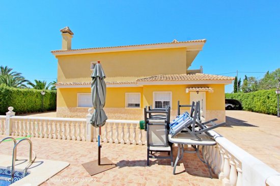 Villa en venta en Elche (Alicante)