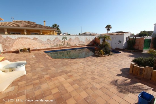 Villa en venta en Elche (Alicante)