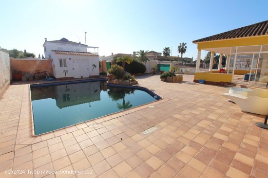 Villa en venta en Elche (Alicante)