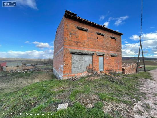 INMOBILIARIA ARBETETA VENDE CHALET INDEPENDIENTE EN CONSTRUCCIÓN EN LA RIBA DE SANTIUESTE, SIGÜENZ