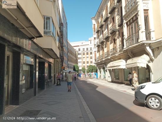 Local céntrico y amplio - VALLADOLID