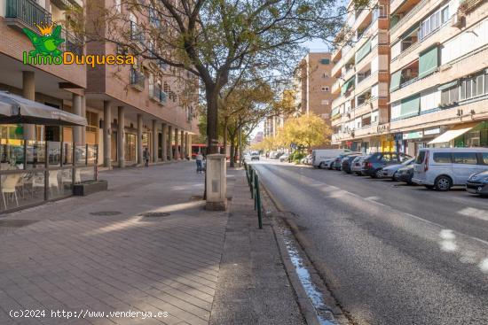  Garaje de 24 m2 en venta junto al Paseo del Emperador Carlos V - GRANADA 