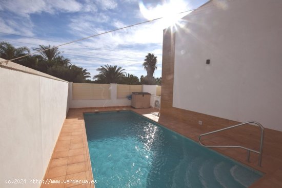 Villa en venta en Almoradí (Alicante)