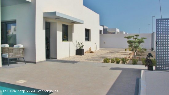 Villa en venta en Benijófar (Alicante)