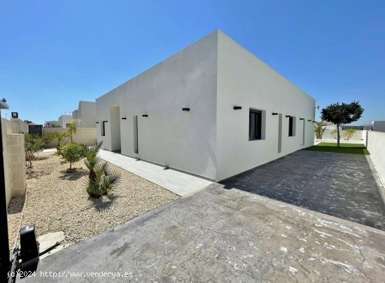 Villa en venta en Benijófar (Alicante)