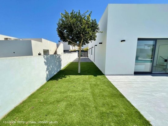 Villa en venta en Benijófar (Alicante)