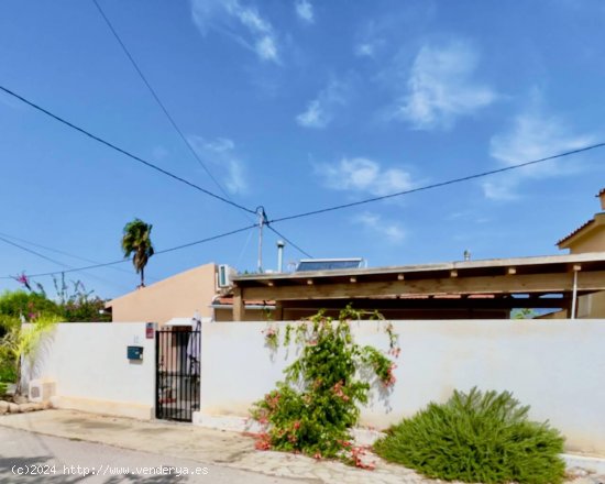 Villa en venta en Dolores (Alicante)