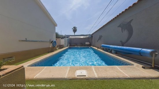 Chalet en venta en Torrevieja (Alicante)