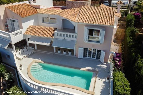 Lujosa villa con piscina y espectaculares vistas al mar en C - BALEARES