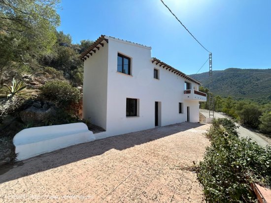 Finca en venta en Parcent (Alicante)