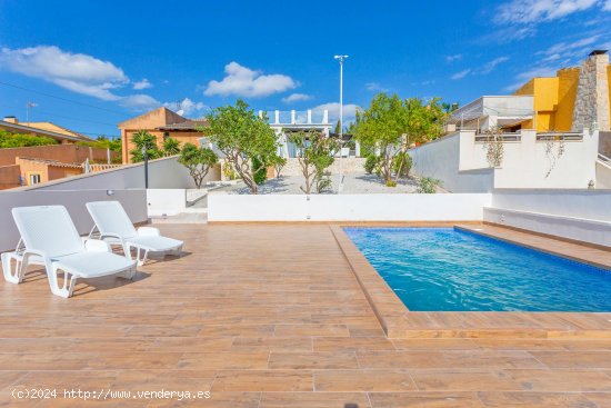 Chalet en venta en Torrevieja (Alicante)