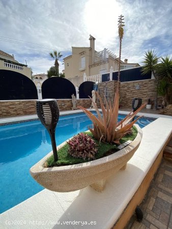 Villa en venta en San Miguel de Salinas (Alicante)