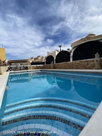 Villa en venta en San Miguel de Salinas (Alicante)