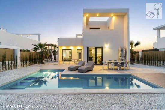 Villa en venta a estrenar en Benijófar (Alicante)