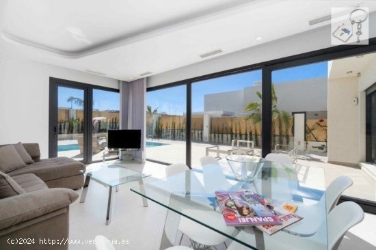 Villa en venta a estrenar en Benijófar (Alicante)