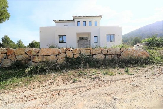 Finca en venta a estrenar en Pedreguer (Alicante)