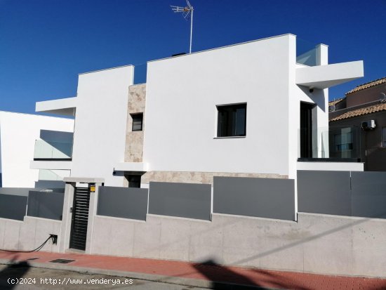 Villa en venta a estrenar en Torrevieja (Alicante)